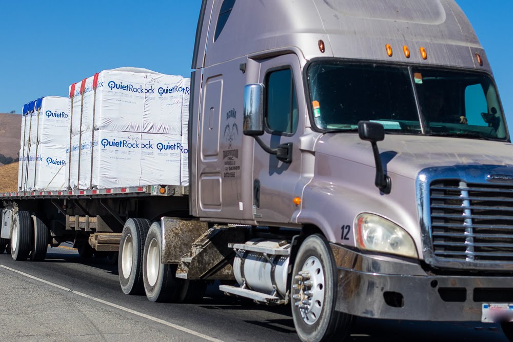 Tupelo, MS &#8211; Tractor-Trailer Crash on MS 23 at Gann Rd Leaves Victims Injured