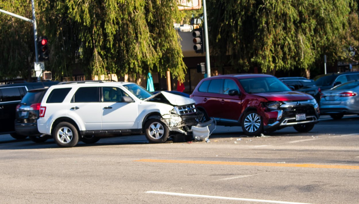 Oxford, MS – Auto Crash ends in Injuries on Veterans Dr near the Veterans Home