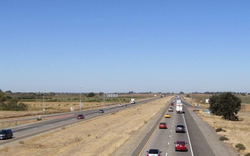 Jackson, MS – Multi-Vehicle Wreck with Injuries on I-20 near Gallatin St