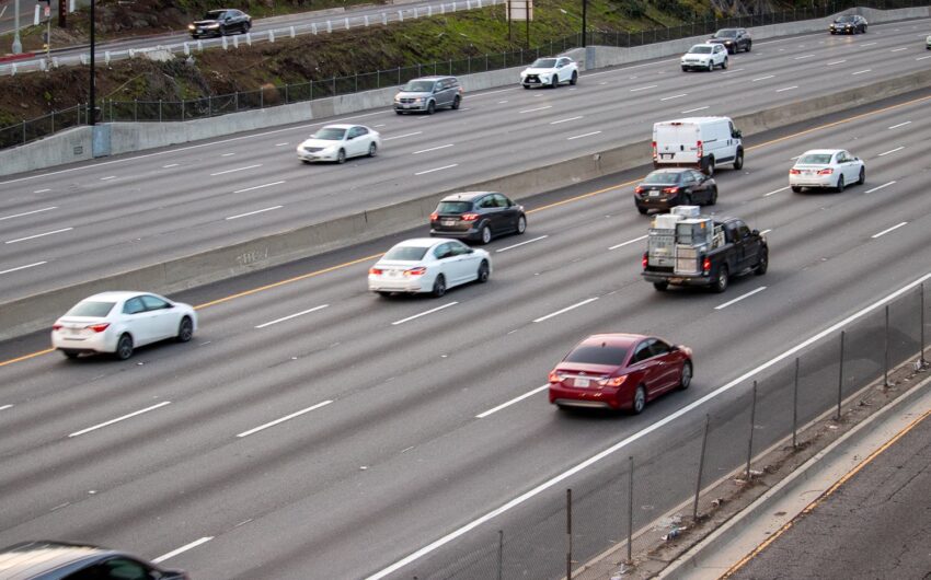 Jackson, MS – Lakeland Dr Scene of Injury Wreck near Ridgewood Rd, Pearl River Bridge