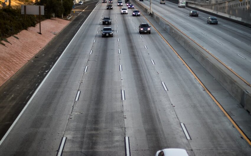 Jackson, MS – Vehicle Accident Results in Injuries, Delays on I-55 near Lakeland Dr